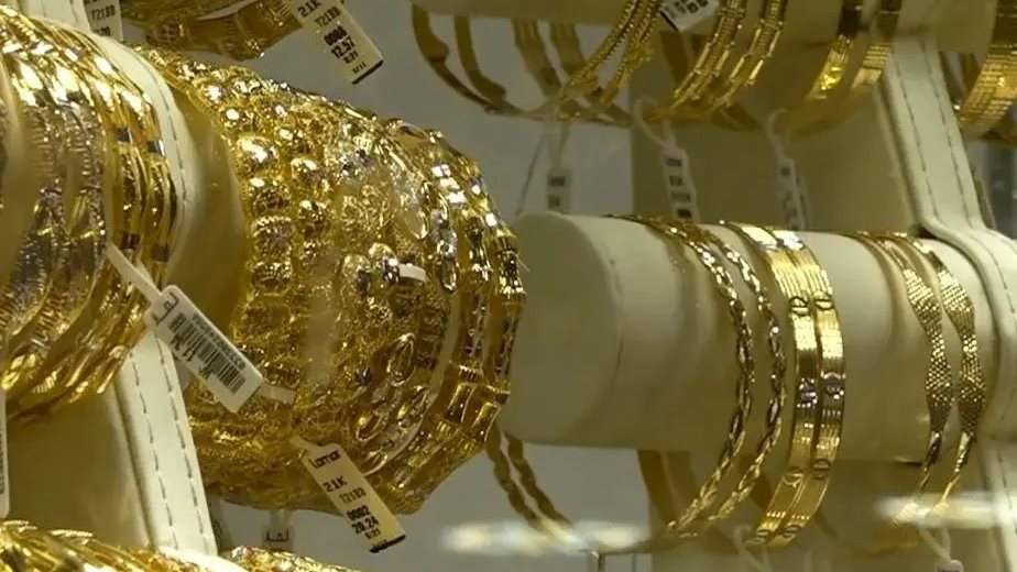 800 جنيه دفعة واحدة| قفزة جديدة في سعر الجنيه الذهب وعيار 21 مفاجأة