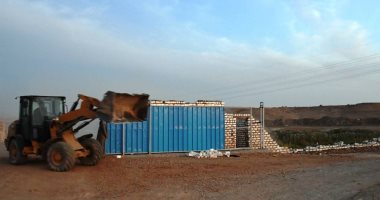إزالة تعديات على أراضي الدولة شمال غرب أسوان