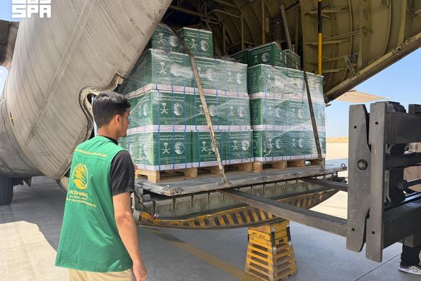 وصول الطائرة الإغاثية السعودية الـ84 لإغاثة الشعب الفلسطيني في قطاع غزة