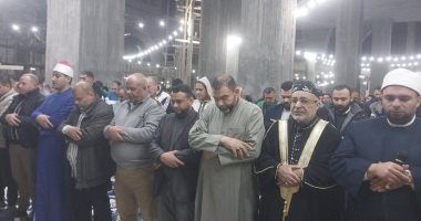 دعاء يهز القلوب.. صلاح الجمل في صلاة التراويح من ساحة المسجد الكبير بدمياط
