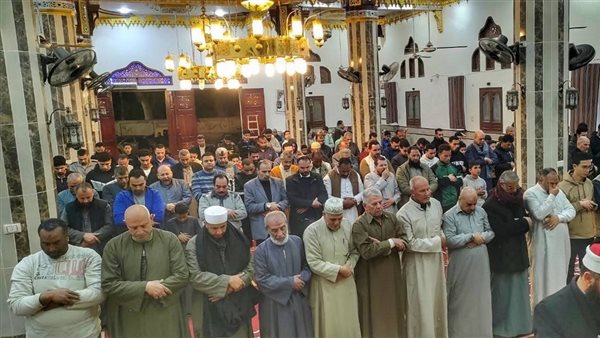 مساجد الإسماعيلية تمتلئ بالمصلين في خامس ليلة من رمضان(صور)