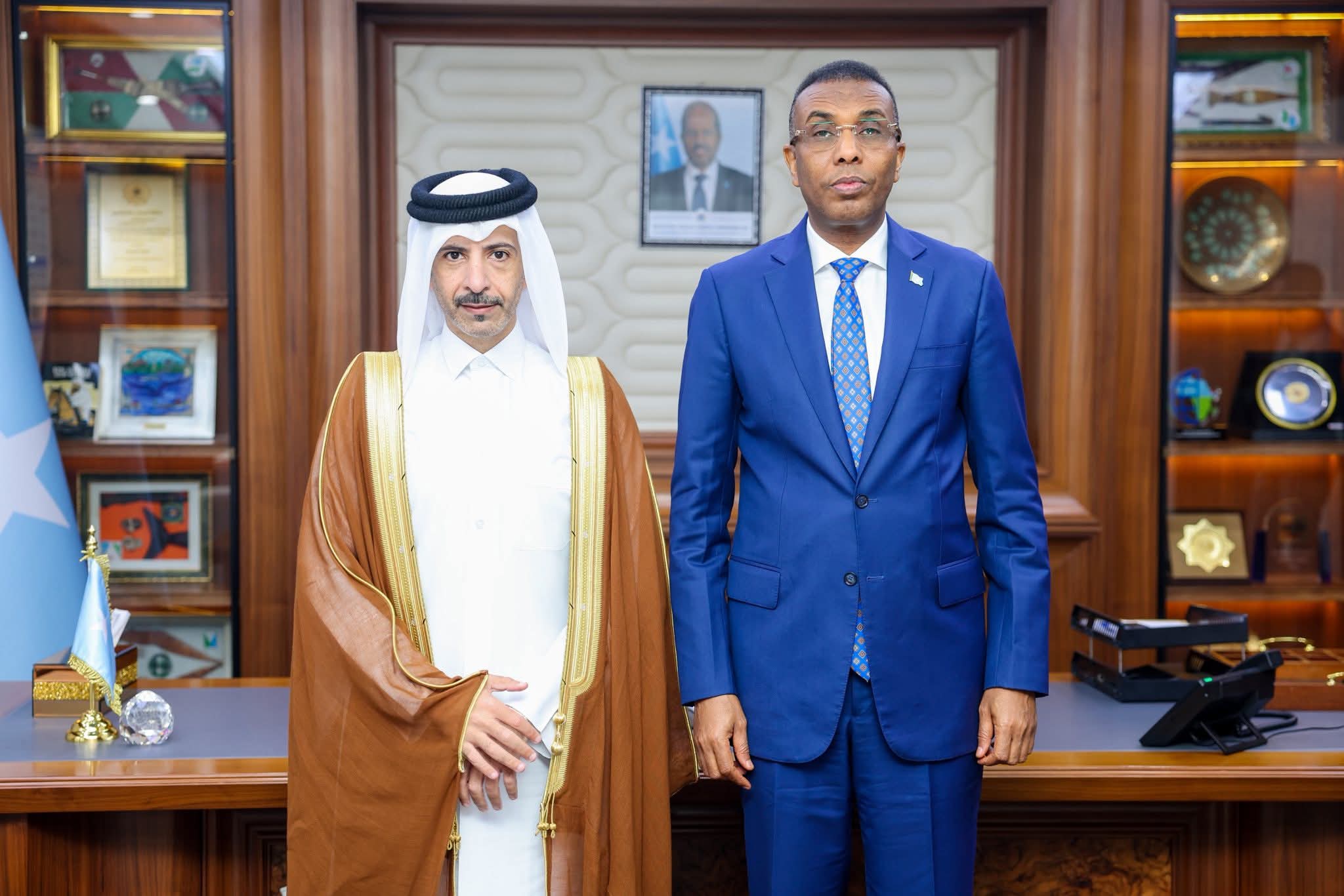 رئيس الوزراء يستقبل سفير قطر ويبحثان تعزيز التعاون الثنائي
