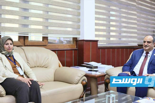 مدير هيئة البحث العلمي يبحث مع أكاديميات وسيدات أعمال مشروع لدعم الاقتصاد