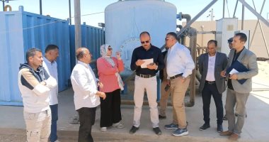 نائب محافظ الوادي الجديد يتابع منظومة مياه الشرب والصرف الصحي بمركز الداخلة