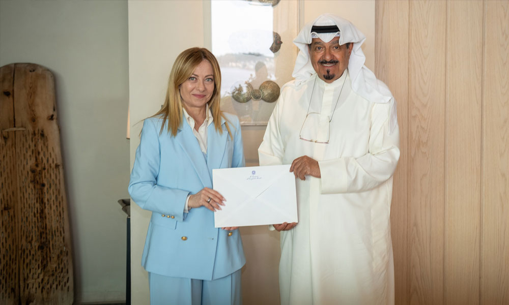 ممثل سمو أمير البلاد سمو رئيس مجلس الوزراء يستقبل رئيسة وزراء إيطاليا على هامش القمة الأوروبية الخليجية باليونان