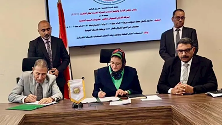 المصرية لنقل الكهرباء توقع عقد تأهيل محطة جرجا بسوهاج لدعم استقرار الش