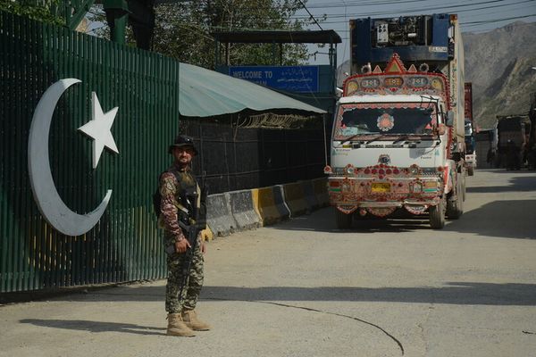 مقتل 5 من عناصر الشرطة في هجوم مسلح شمال غرب باكستان