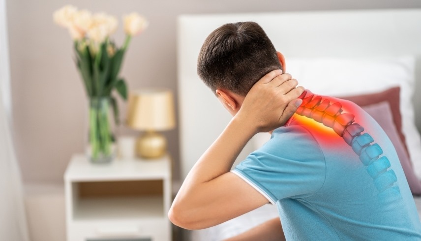 من ألم الرقبة لتنميل الأصابع.. علامات تحذيرية لتلف العمود الفقري العنقي لا تتجاهلها