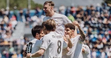 نابولي يفوز على بيزا بثلاثية ويوفنتوس يسقط أمام فيورنتينا