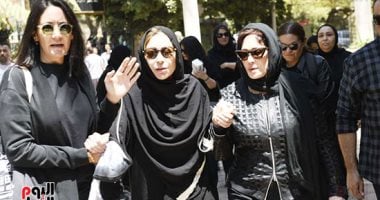 تشيع جثمان والد منة شلبي بمسجد الفاروق في المعادى