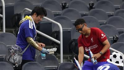 جماهير اليابان تقدم درسًا حضاريًا في المونديال: نغادر المكان أفضل مما وجدناه
