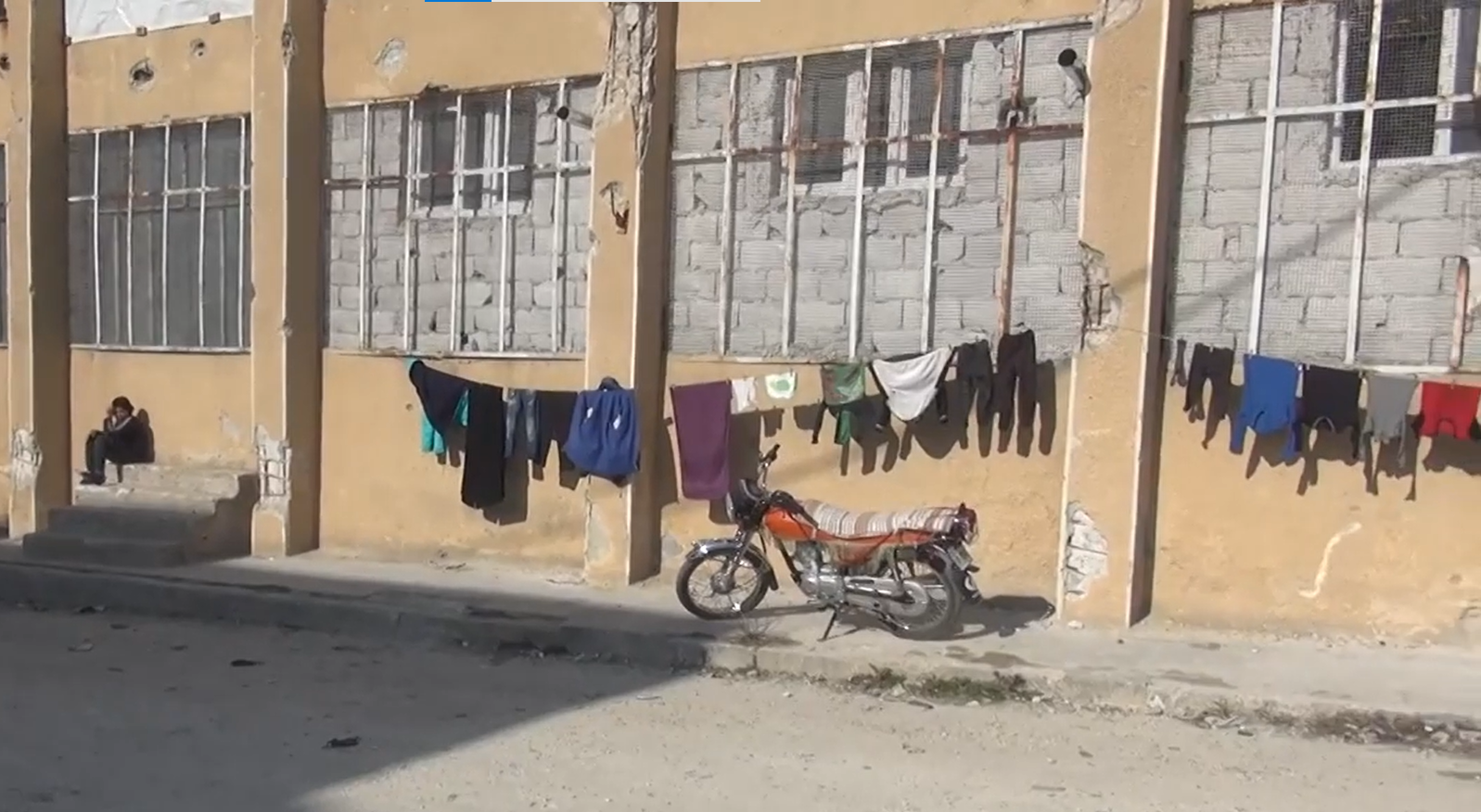 من مقاعد التعليم إلى سكن للمقاتلين.. الثانوية الصناعية في سلقين تنتظر الإخلاء
