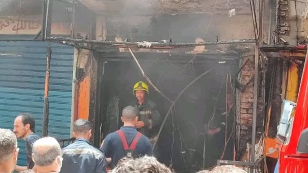 إخماد حريق نشب داخل محل منظفات بالقليوبية