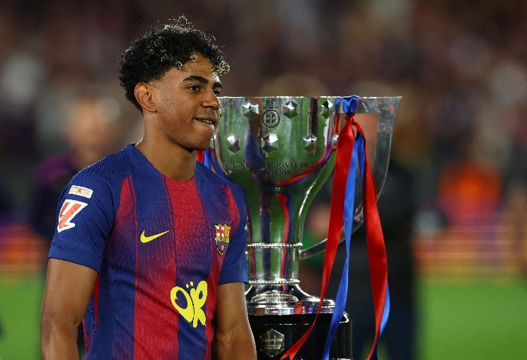 لامين يامال يفوز بجائزة أفضل لاعب في الدوري الإسباني