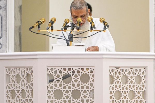 الحذيفي في خطبة عرفة: الحج فريضة تتجلى فيها مظاهر التعارف والتآلف