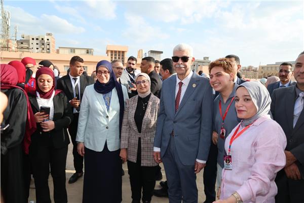 رئيس جامعة المنوفية يشهد فعالية فلكية لرصد البقع الشمسية بكلية العلوم