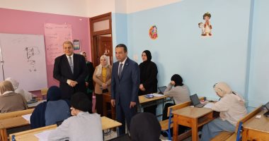 محافظ المنوفية يتفقد لجان امتحانات صفوف النقل الإبتدائية والإعدادية والثانوية