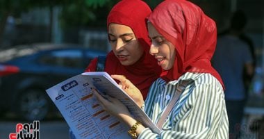 وزارة التربية والتعليم: أسئلة الثانوية العامة خالية من الأخطاء اللغوية والصياغة ويعدها متخصصون فى المواد.. وتؤكد: تشمل جزئيات المنهج حسب الوزن النسبى لكل مادة.. وتعلن عدد جزئيات الاختبار وتوزيع الدرجا