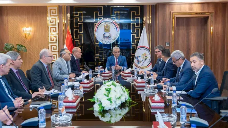 الإنتاج الحربي تبحث التعاون في الصناعات الدفاعية