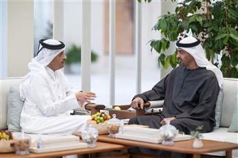 رئيس الإمارات يبحث مع رئيس الوزراء القطري العلاقات الأخوية والتطورات الإقليمية