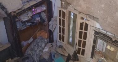 إصابة 11 شخصا إثر سقوط سقف غرفة بعقار قديم في محرم بك