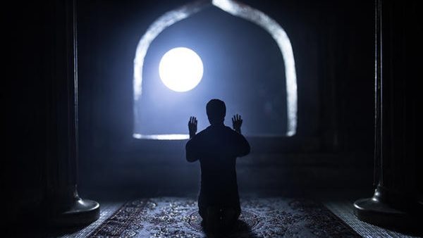 كم ركعة صلاها الرسول في قيام الليل وما أهميته في العشر الأواخر من رمضان؟