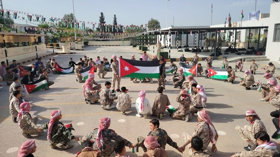 القوات المسلحة الأردنية تحتفل باليوم الوطني للعلم