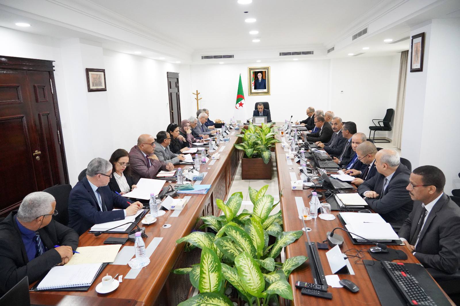 طاقة: عجال يترأس اجتماعا لمتابعة تقدم مشاريع مجمع سونلغاز
