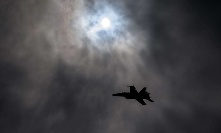 الولايات المتحدة.. تحطم مقاتلتي “إف-18” بعد اصطدامهما خلال عرض جوي