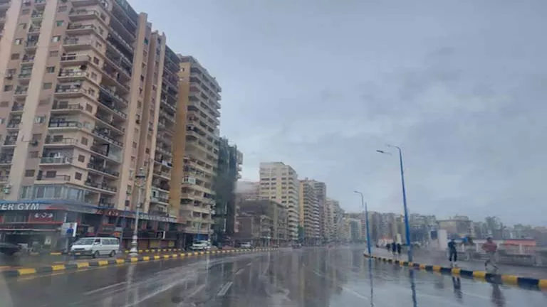 أمطار وعواصف.. الطقس السيئ يضرب المحافظات