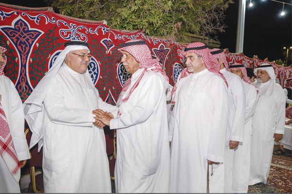 توافد عدد كبير من المعزين في وفاة معالي الدكتور رضا عبيد