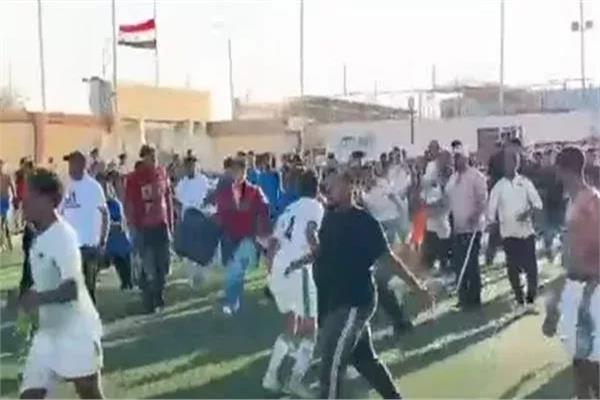 في مشاجرة مباراة ناشئين.. إصابة 6 وتحطيم سيارة إسعاف بالقطامية