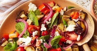 طريقة عمل سلطة الباذنجان بنكهة غنية ولمسة منزلية دافئة