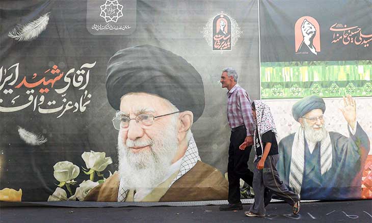 خامنئي: تشييع مرحلة كبرى في تاريخ إيران!