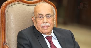 أسرة الراحل الدكتور مفيد شهاب تستقبل المعزين بمسجد المشير طنطاوى