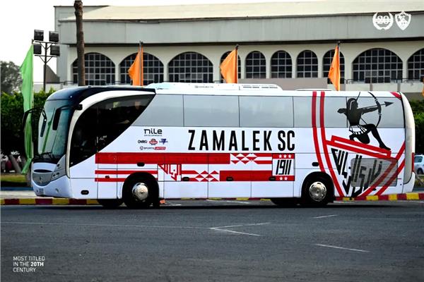 وصول حافلة الزمالك إلى ستاد القاهرة لخوض إياب نهائي كأس الكونفدرالية