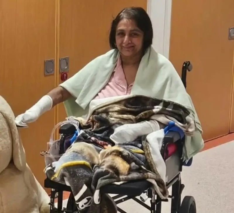 «لعقة» كلب تنتهي ببتر أطراف سيدة بريطانية