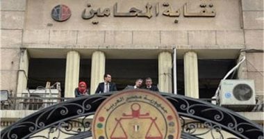 روب المحاماة الأسود.. القصة الحقيقية وراء أشهر زى داخل المحاكم