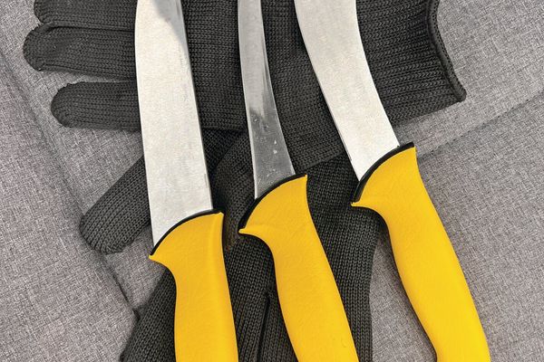 «سكاكين الأضاحي».. جودة تدوم وأدوات حديثة تُسهّل الذبح
