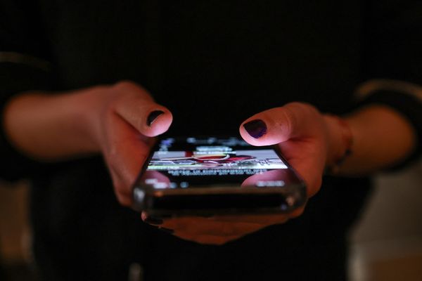 المفوضية الأوروبية تعلن جاهزية تطبيق التحقق من العمر الخاص بالمنصات الرقمية