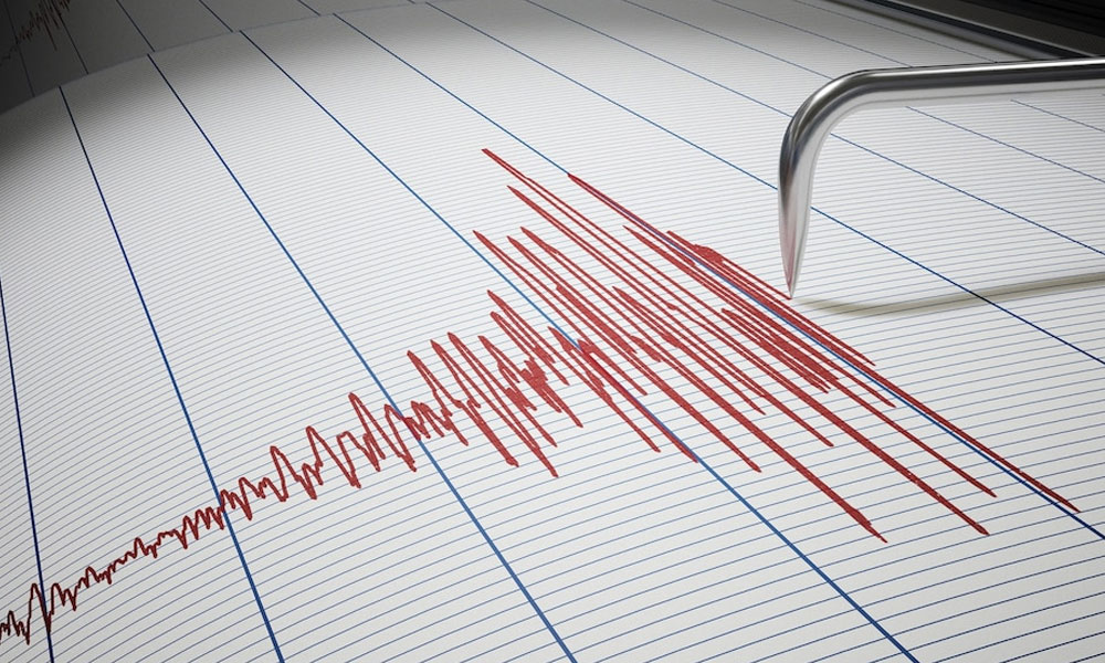 زلزال بقوة 7.4 درجات يضرب شرق إندونيسيا وتحذير من تسونامي