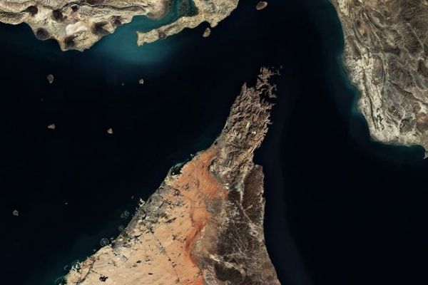 تعليق خطة إجلاء البحارة العالقين في مضيق هرمز
