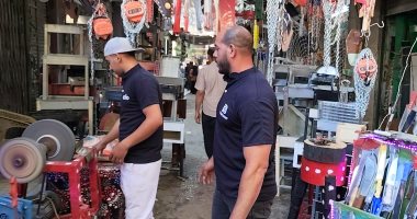 إقبال أهالى البحيرة على محلات سن السكاكين بدمنهور مع اقتراب عيد الأضحى