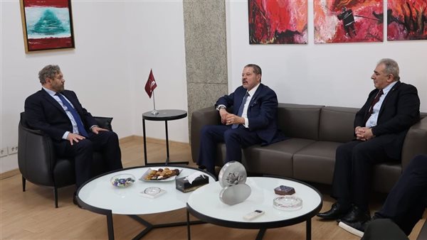 الممثل الخاص للرئيس الفلسطينى: نرفض توطين الفلسطينيين في لبنان