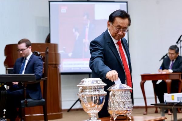 بيرو تنتخب خوسيه بالكازار رئيسًا مؤقتًا جديدًا