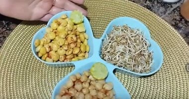 حلويات وتسالي العيد.. إقبال على شراء السوداني والشيكولاته والمكسرات واللب