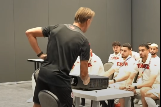 بالفيديو.. هذا ما قاله رونار للاعبي المنتخب التونسي في أول اجتماع