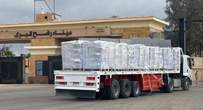 الهلال الأحمر : قافلة زاد العزة الـ 206 تحمل 3,237 طنًا من المساعدات الإنسانية