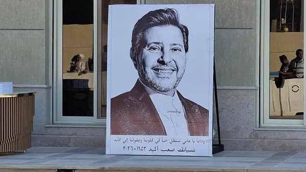 نجوم الفن يشاركون في عزاء هاني شاكر بمسجد أبو شقة في 6 أكتوبر (صور)