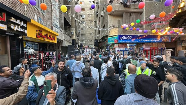 مشاركة أجانب في إفطار فيصل تضيف طابعًا عالميًا على المائدة الرمضانية الشعبية (فيديو)
